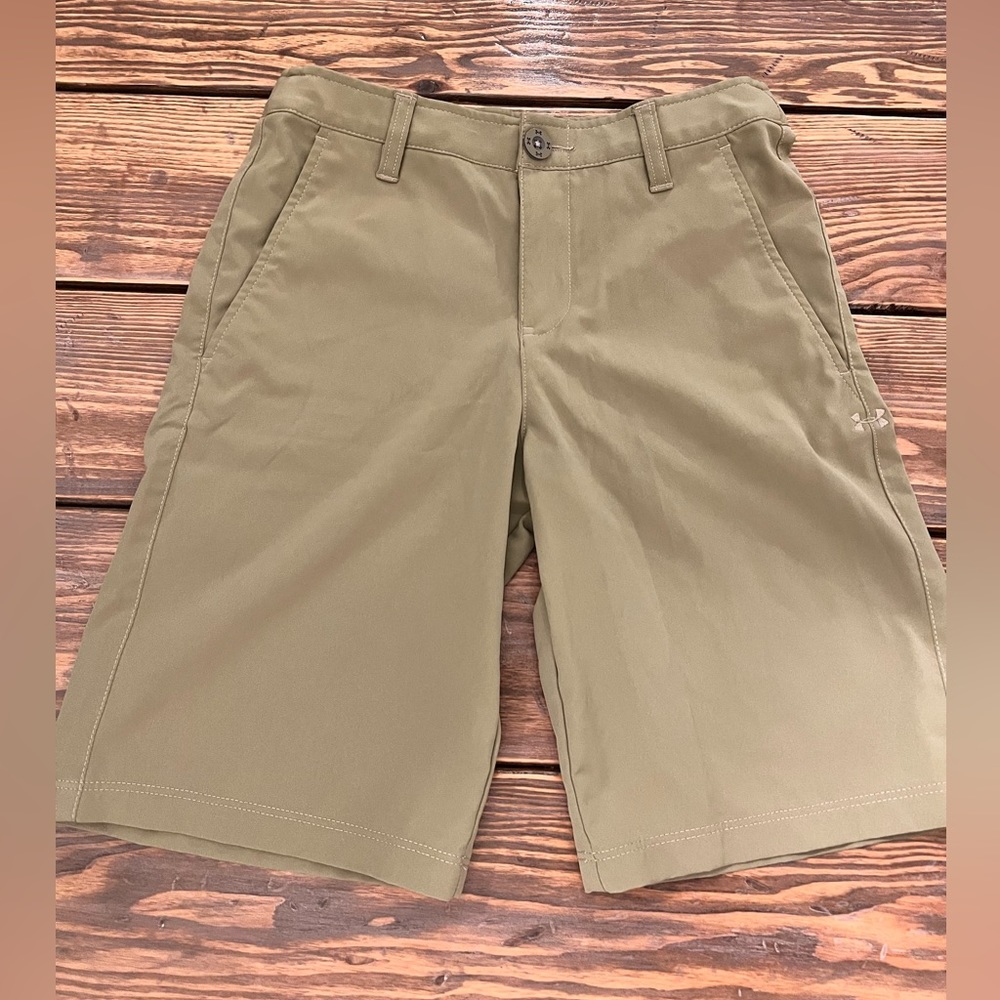 Boys Under Armour Shorts Youth Medium Khaki